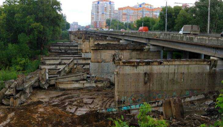 В Брянске на Первомайском мосту убрали 8 пролётов и 56 старых балок