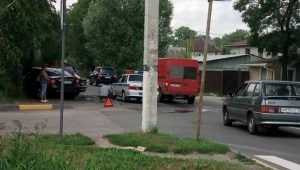 В Брянске два автомобиля вылетели с дороги после столкновения
