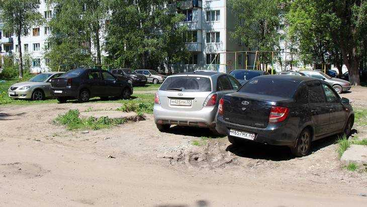 Жители Брянска попросили чиновников расширить парковки