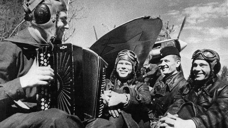 В Брянске выпустят электронные издания о военных песнях и стихах