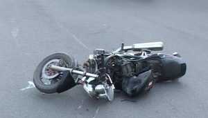 В Навлинском районе мотоциклист врезался в УАЗ и разбил себе голову