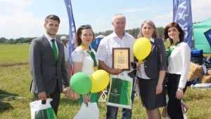 Брянский филиал «Россельхозбанка» поздравил аграриев  на «Дне поля-2018»