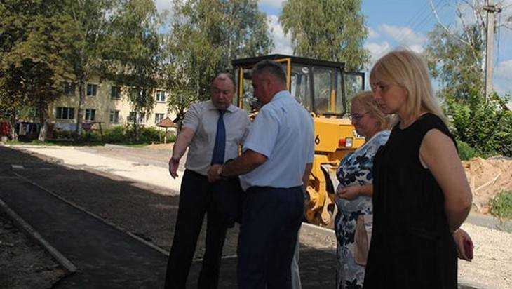 Заместитель губернатора Филиппенко проверил работы в Почепском районе