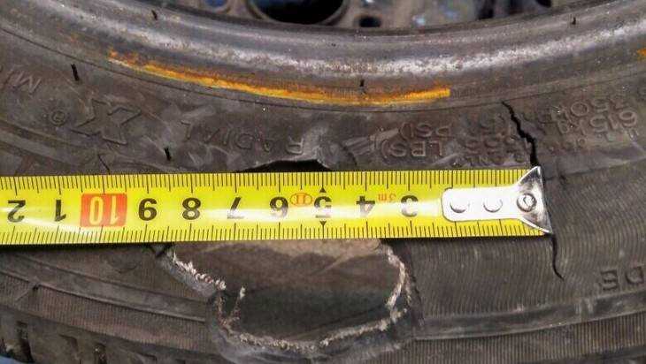 Брянского водителя потряс ремонт дырявых шин