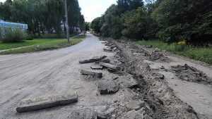 В Брянске начали ремонтировать одну из самых разбитых дорог