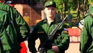В Клинцах Герой России Панфилов поздравил с присягой мотострелков
