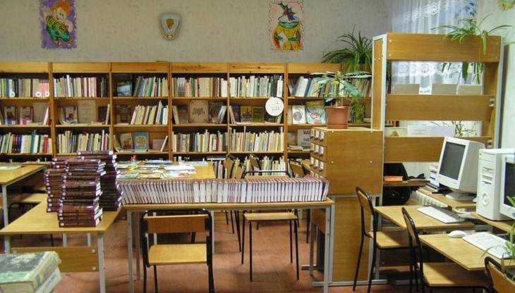 В Брянске школы получили к новому учебному году компьютеры и учебники