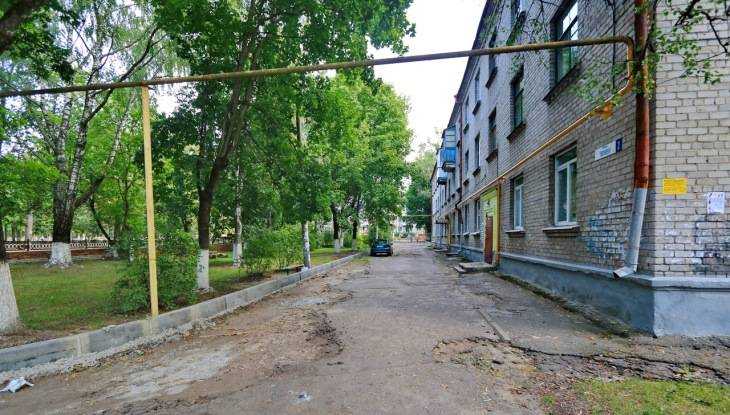 В Брянске большой двор на трёх улицах отремонтируют за 5,6 млн рублей