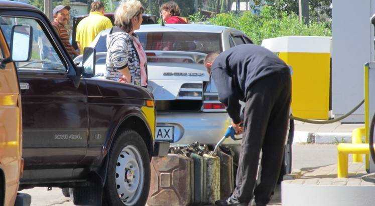 Брянскую сотрудницу «Мираторга» осудили за кражу 1328 литров бензина