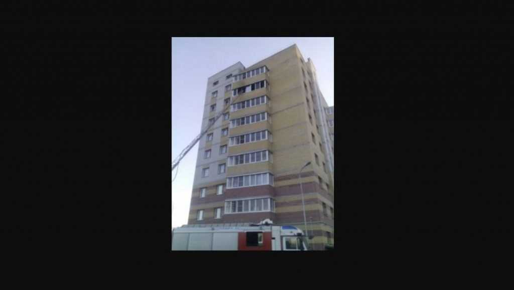 Брянские спасатели потушили пожар в многоэтажке на проспекте Московском