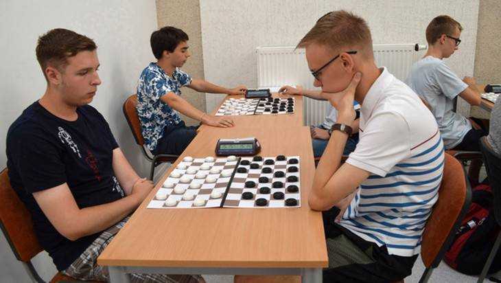 Спортсмен из Брянска завоевал «серебро» Европы по стоклеточным шашкам