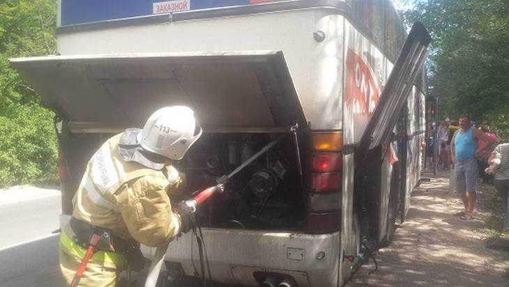 В Крыму загорелся автобус с туристами из Брянска