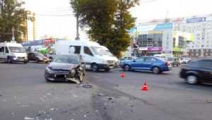 В Брянске в ДТП с «Городским такси» угодили двое взрослых и ребёнок