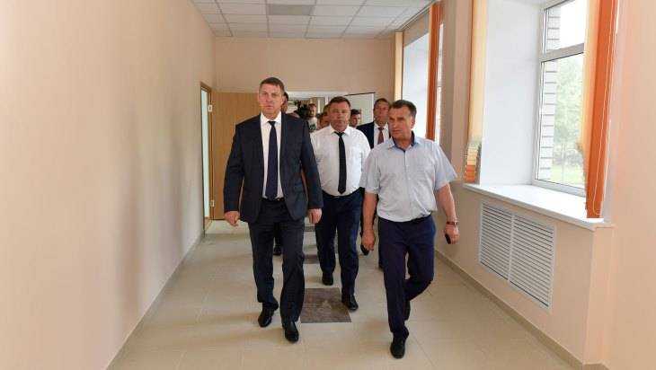 Губернатор Александр Богомаз осмотрел пристройку к школе № 59 в Брянске