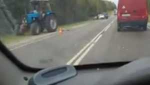 Под Брянском в страшном ДТП с трактором погиб водитель легковушки