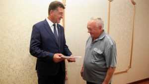 Почетного гражданина Брянска Виктора Емельянова поздравили с 70-летием