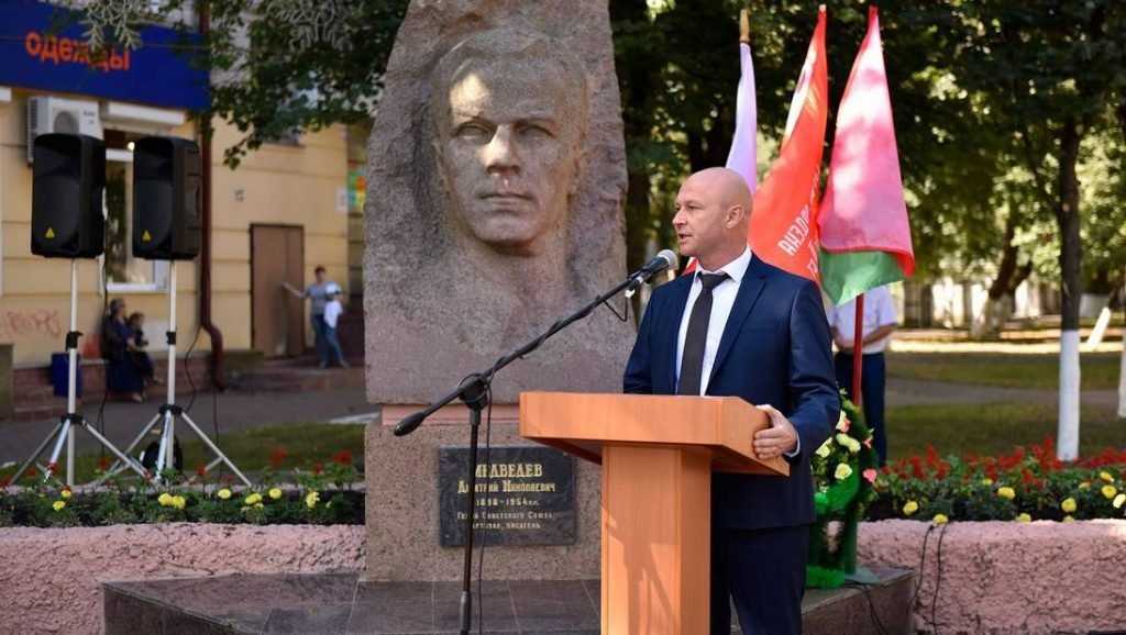 В Брянске почтили память Героя Советского Союза Дмитрия Медведева