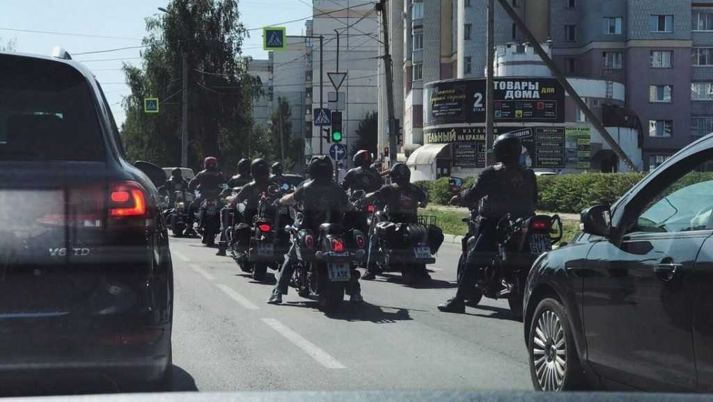 В Брянске заметили группу грозных немцев на мотоциклах