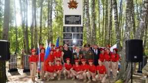 В Комаричском районе открыли обновлённый мемориал воинам 65-й Армии
