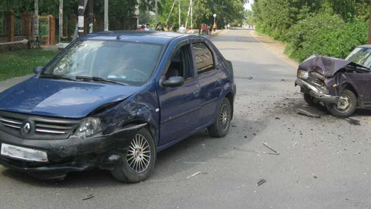 В Новозыбкове 81-летний водитель устроил ДТП – пострадали трое