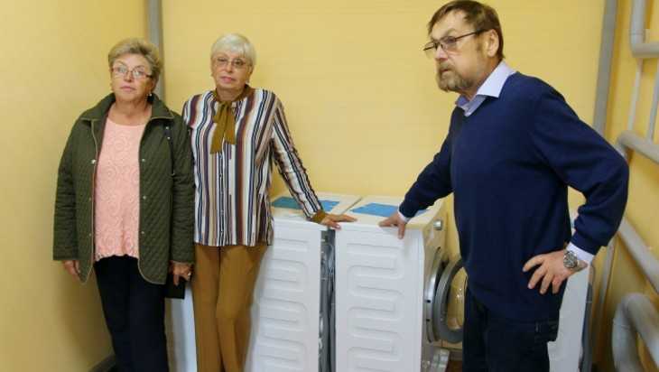 Фонд Карлова привез в Клинцы пять стиральных машин