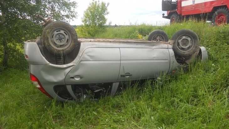 Под Жуковкой опрокинулся и погиб 61-летний водитель легковушки
