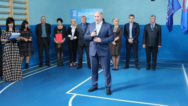 В Брянской области открыли восьмой обновленный школьный спортзал