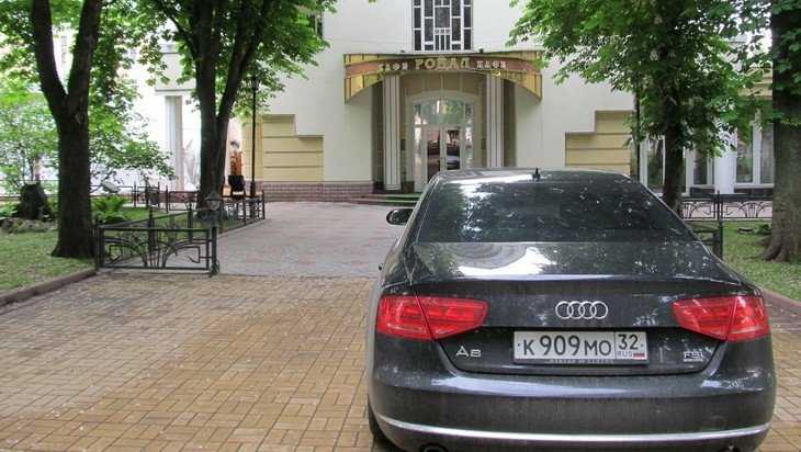 В Брянске с начала года оштрафовали 1700 нарушителей правил парковки