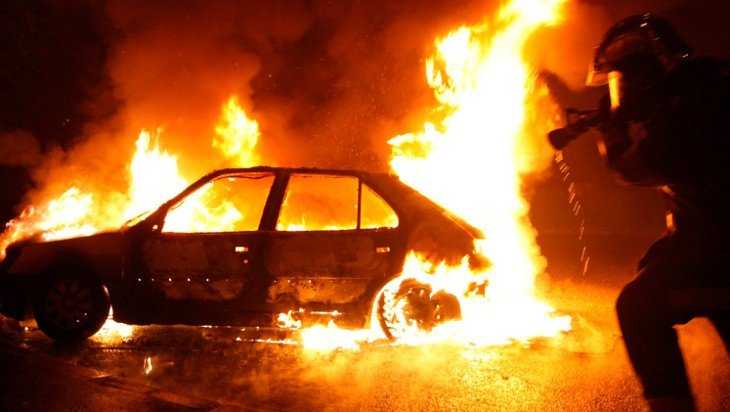 В полночь в Брянске сгорел автомобиль