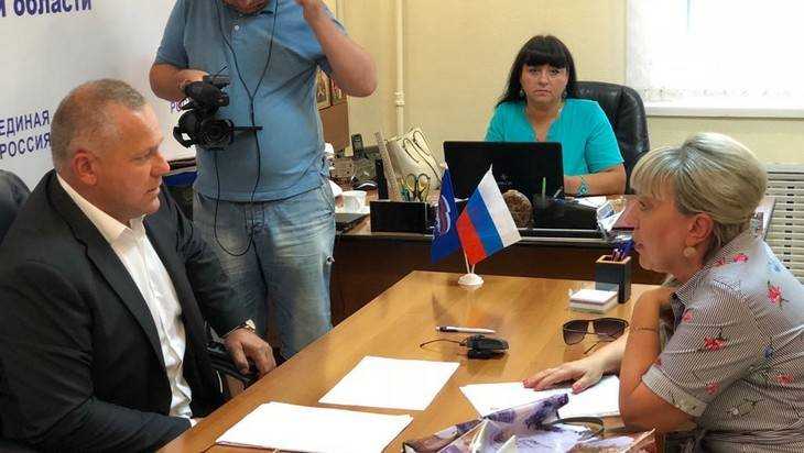 Валентин Суббот провёл приём граждан в общественной приёмной в Брянске
