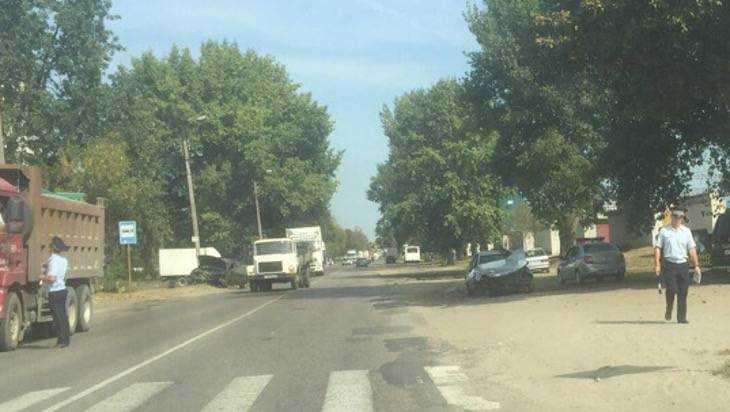 В Брянске на улице  Белорусской столкнулись две легковушки
