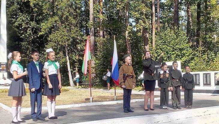 На стоянке Виноградова в Брянске прошел праздничный митинг