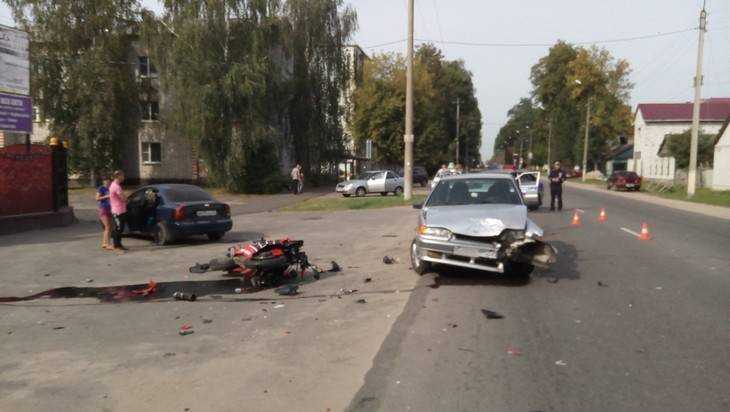 После страшного ДТП в Новозыбкове байкера увезли в больницу‍