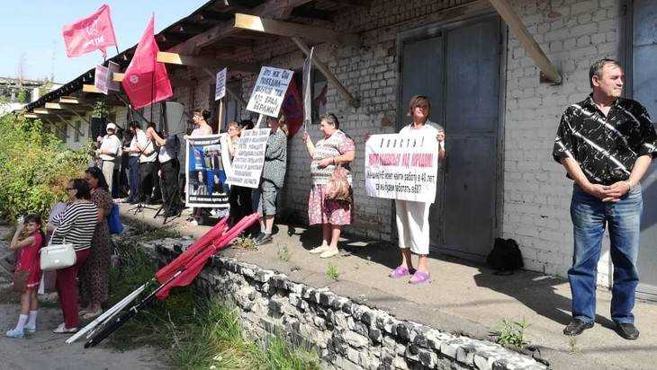 В Брянске коммунисты с треском провалили пенсионный митинг