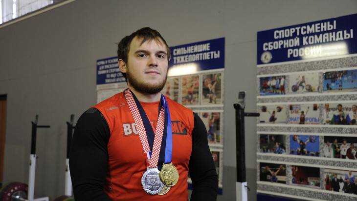 Брянский тяжелоатлет Егор Климонов стал чемпионом России
