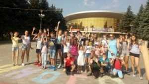 В Брянске гимназисты отметили 1 сентября акцией «Знаний много не бывает»