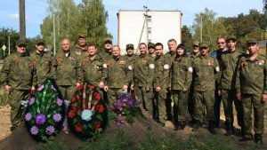 В навлинском сквере захоронили останки погибших советских воинов