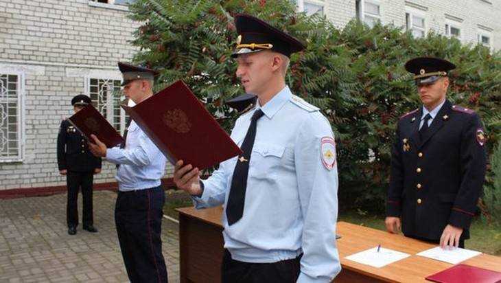 В Брянске 25 молодых сотрудников пополнили ряды полиции