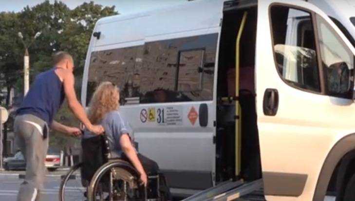 В Брянске маршрутчиков уличили во лжи о доступном для инвалидов транспорте