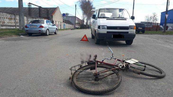 В Брянске водитель автомобиля ВАЗ сбил велосипедиста