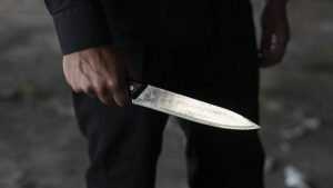 Дебошир в Клетне ударил ножом свидетеля семейной ссоры