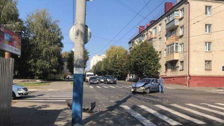В Брянске в ДТП с маршруткой №28 женщина сломала позвоночник