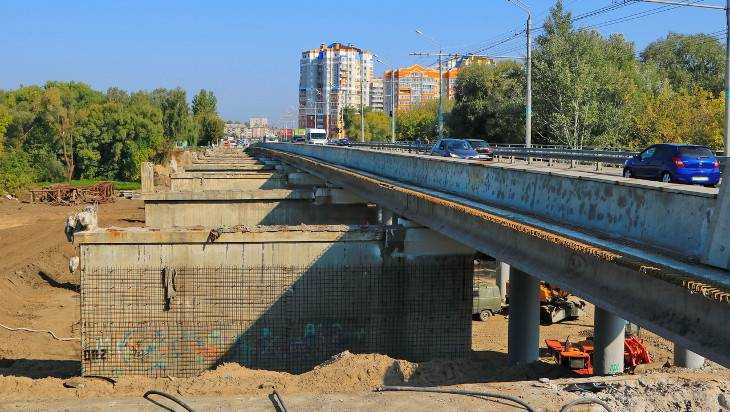 В Брянске строители Первомайского моста сражались с деснянской водой