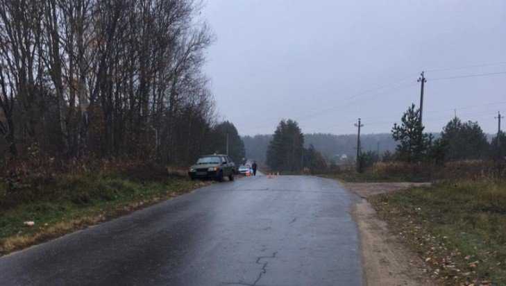 В Суражском районе юный водитель ВАЗ сбил 35-летнюю женщину