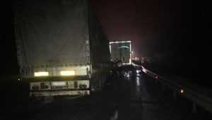 В Карачевском районе столкнулись два грузовика и две легковушки