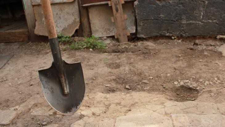 В Красной Горе пьяный брянец убил 36-летнюю жену лопатой
