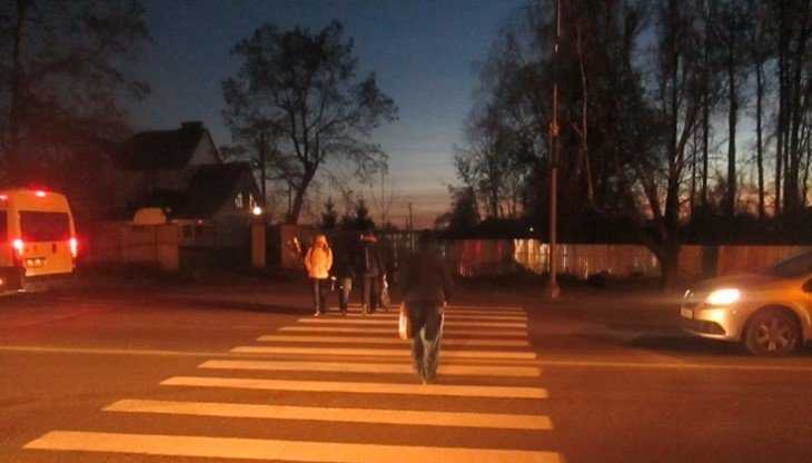 Брянский водитель призвал пешеходов быть заметными в тёмное время суток