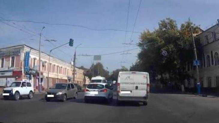 В Брянске дерзкого водителя Ford наказали по видео из соцсети