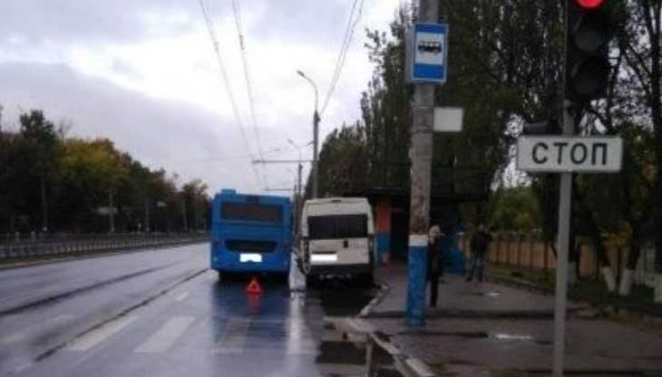 В Брянске автобус протаранил маршрутку — пострадал 45-летний мужчина