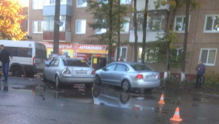 В Брянске на улице Литейной образовалась пробка из-за ДТП